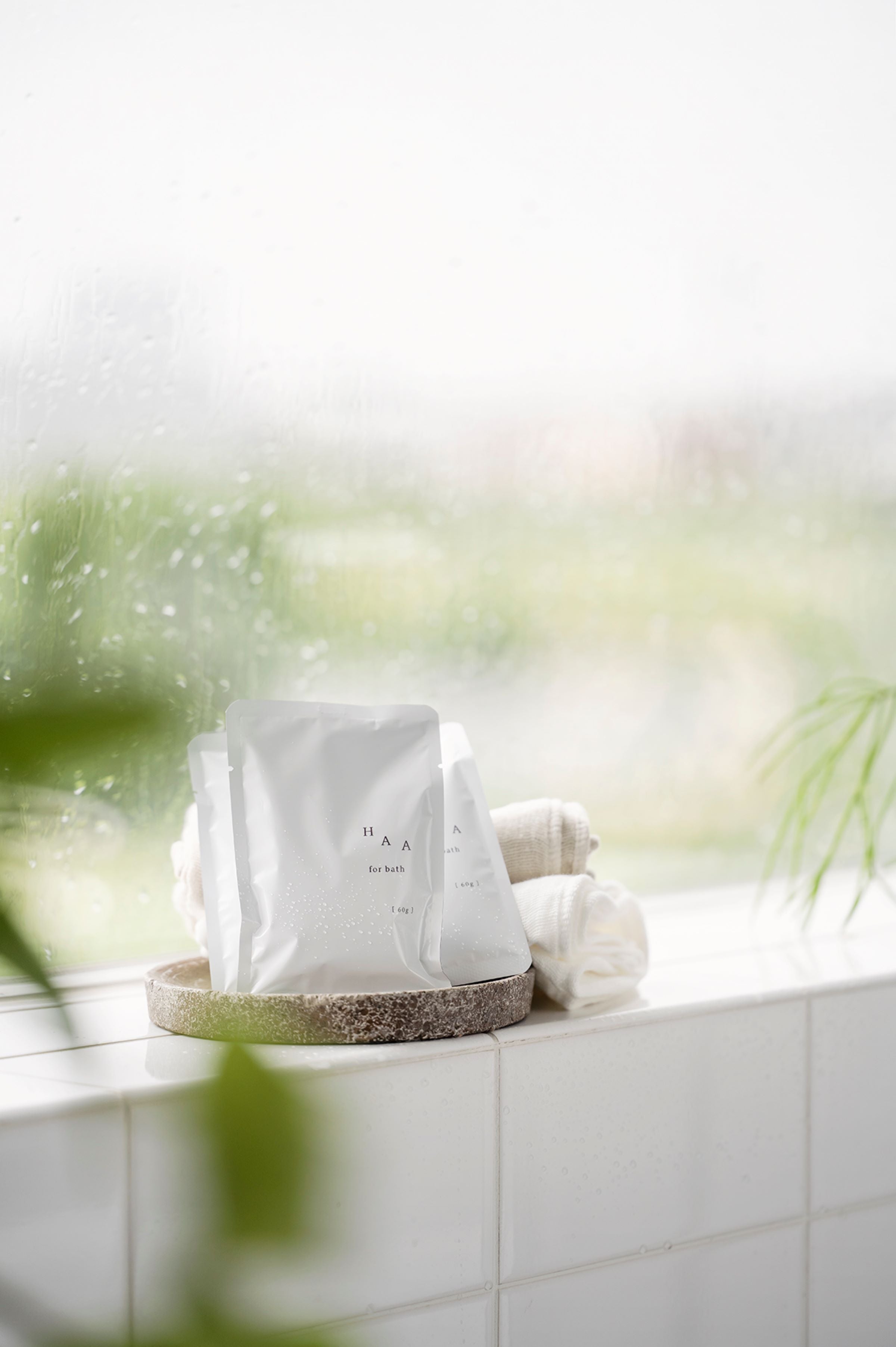 季節の変わり目こそ深呼吸。入浴剤HAA for bathで、心身ほぐれるご自愛バスタイムを
